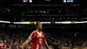 بايرن ميونخ يثق بقيادة كين في الهجوم بينما أرسنال يعتمد على ساكا وإيزي لتعزيز خطوته